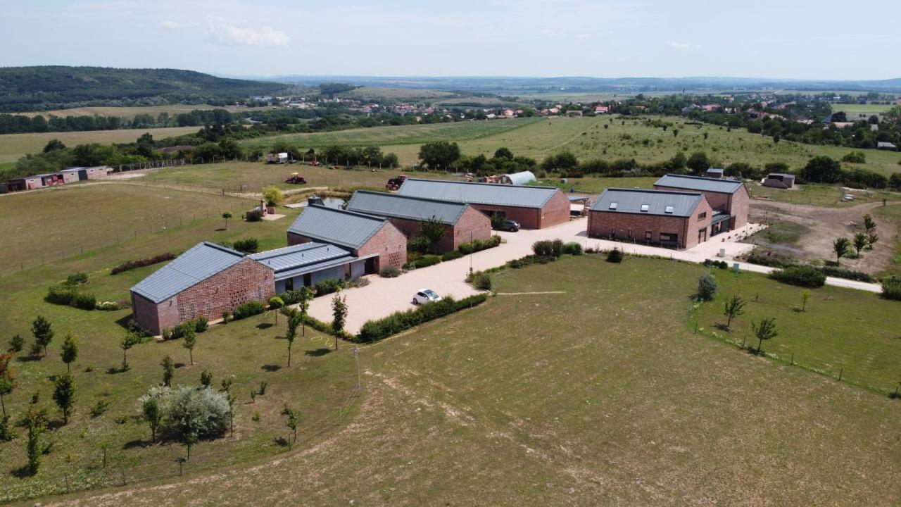 Oeregtoelgy Apartman Szár Zewnętrze zdjęcie